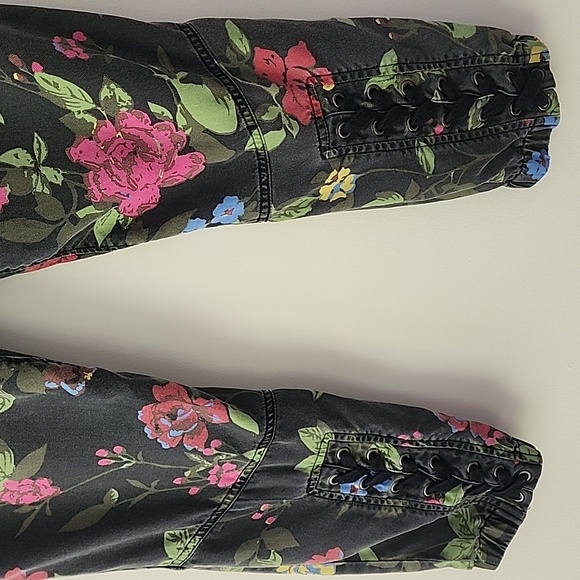 Pam & Gela Bohemian Black Floral Tapered Copped Jogger Relaxed Pants S - Picture 9 of 15